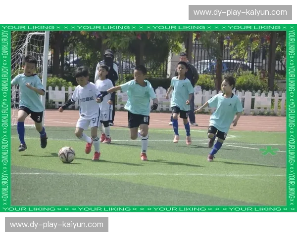 校园足球：在校园草地上奔跑的梦想